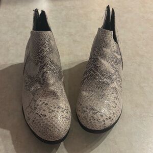 LustHave Snakeskin Pattern Ankle Boots